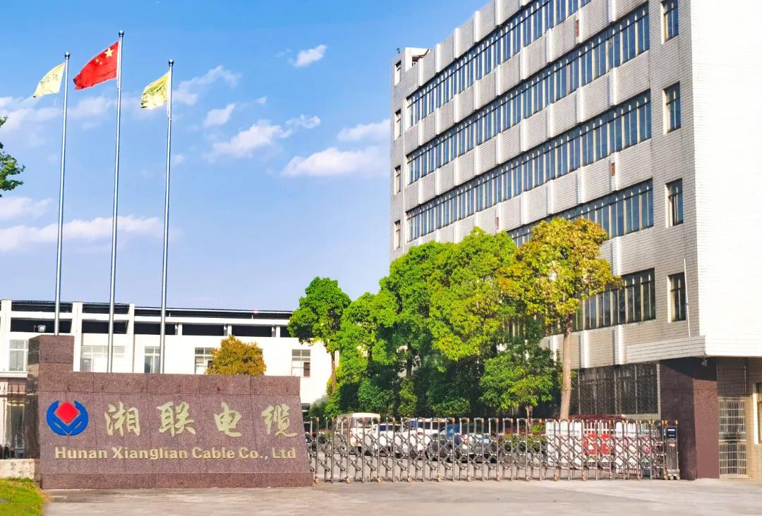 今日小雪，用一組湘聯(lián)小伙伴拍攝的美照來(lái)迎接廠區(qū)的冬天！